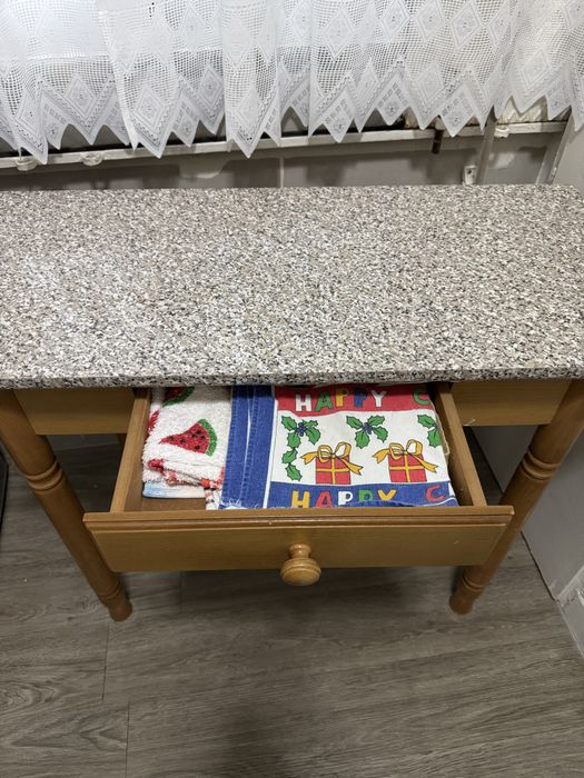 Mesa de Apoio  para interior. Semi novo