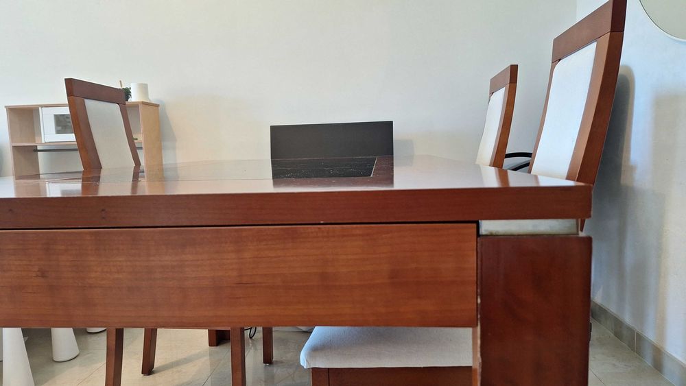 Mesa de jantar extensível madeira maciça + 4 cadeiras
