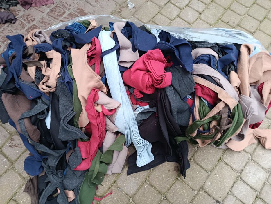 Resztki materiałowe - różne skrawki , końcówki