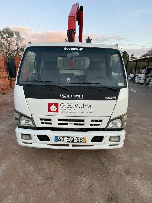 Isuzu nqr basculante e grua