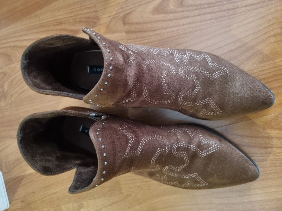 Botas castanhas camurça