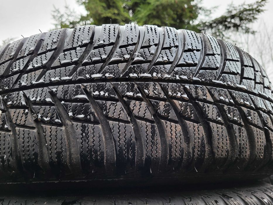 Komplet opon Bridgestone Blizzak LM-001 215/65r17 99H