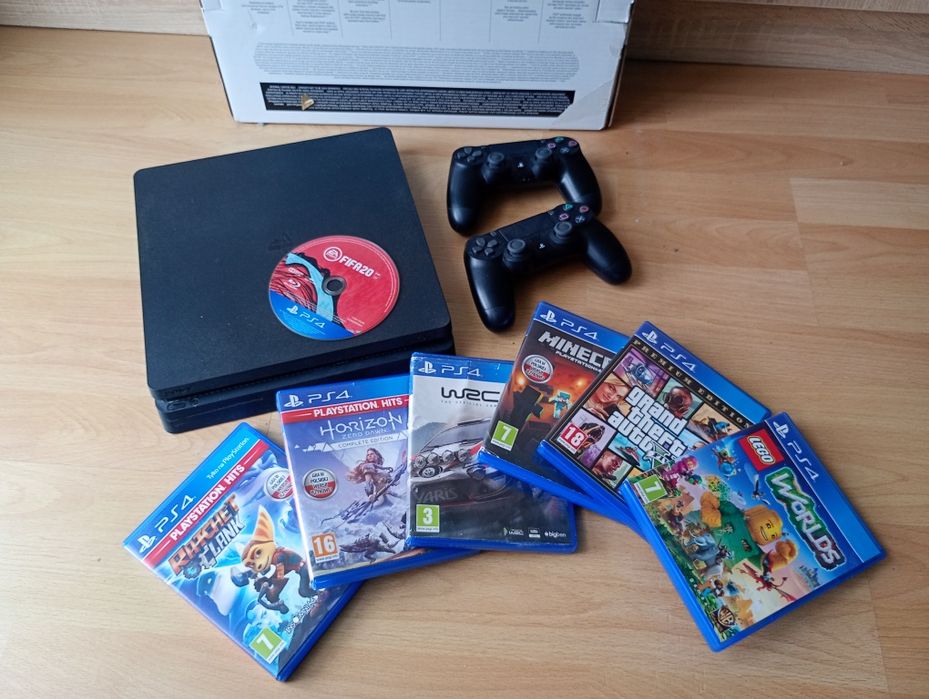 Konsola Sony PS4 slim komplet plomba 2 pady