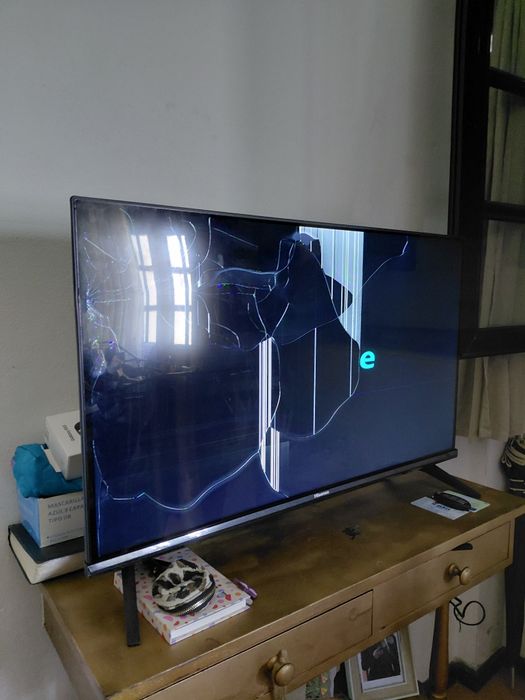 Tv  semi-nova visor trincado