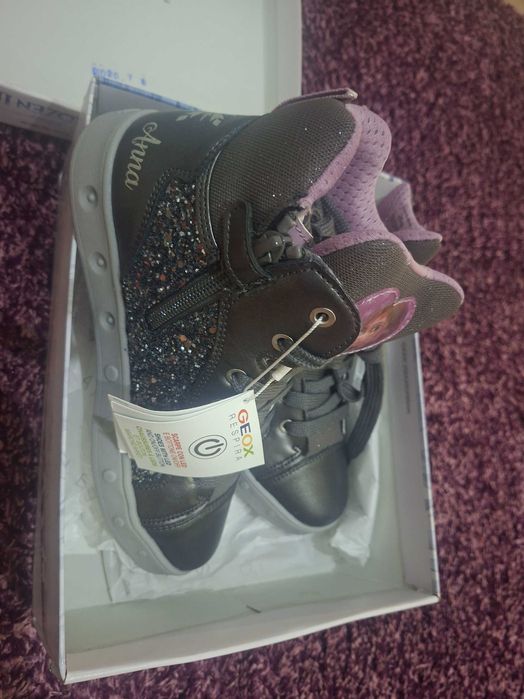 Sapatilha e botas geox menina nova com luz