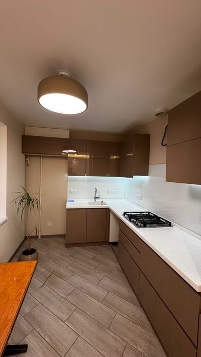 Продам шикарную 3 к.кв в Чугуеве (Авиатор)