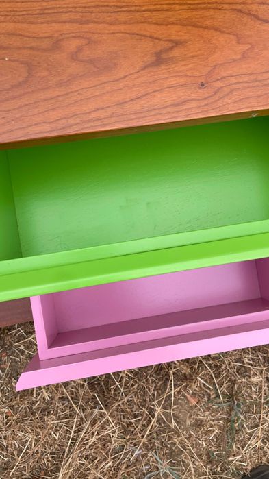 Conjunto quarto — mesa de cabeceira + cubos de pares