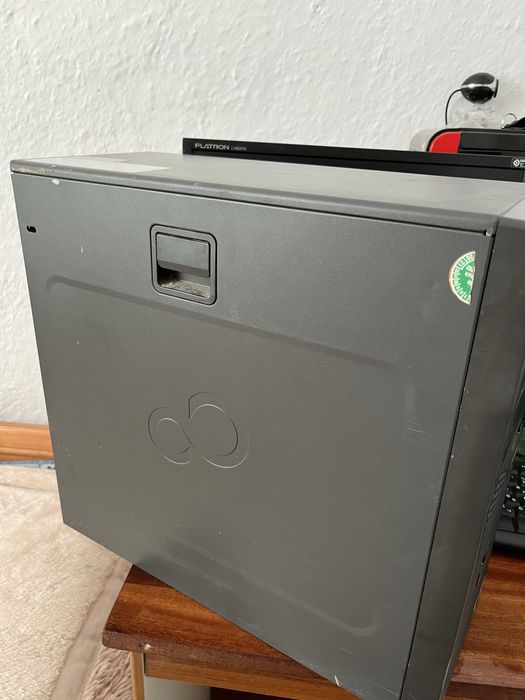 Комплект: ігровий системний блок Esprimo P910 + монітор LG 19