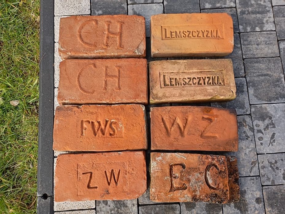 cegła  sygnowana stara