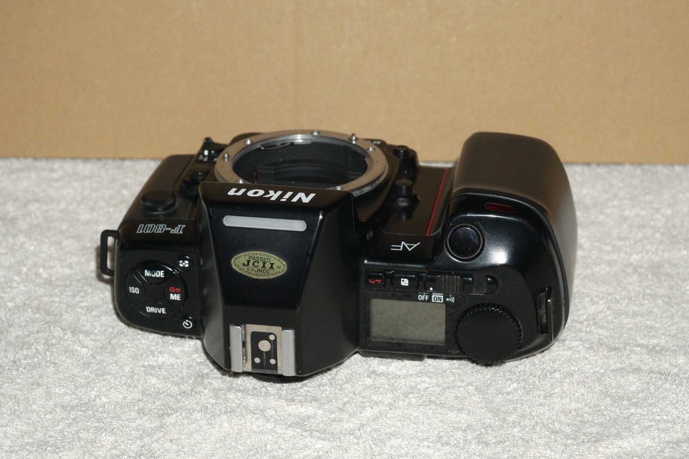 Nikon F-801 + AF 28mm f/2.8