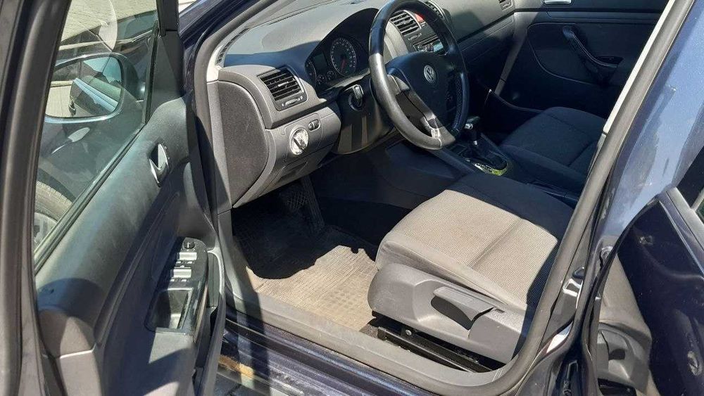 VW Golf 5 2006 1.6 бензин автомат