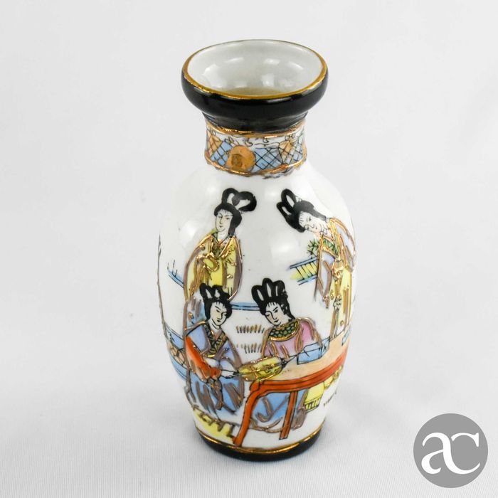 Conjunto de 2 jarras e prato porcelana Japonesa Satsuma