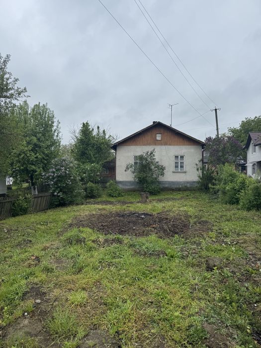 Будинок із землею в місті