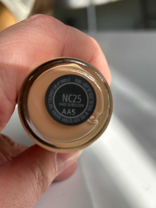 podkład Mac Studio Fix SPF15 + GRATIS pędzel