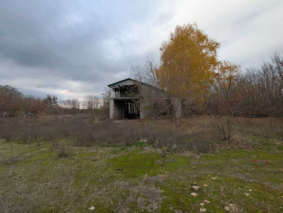 Приміщення  вільного призначення 400 кв.м на ділянці 2 га у Медведівці