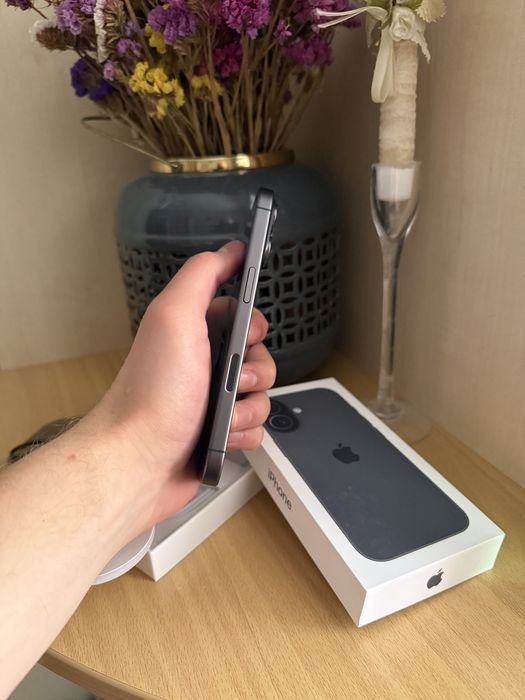 New! Apple iPhone 17 256GB Black 10/10 100%