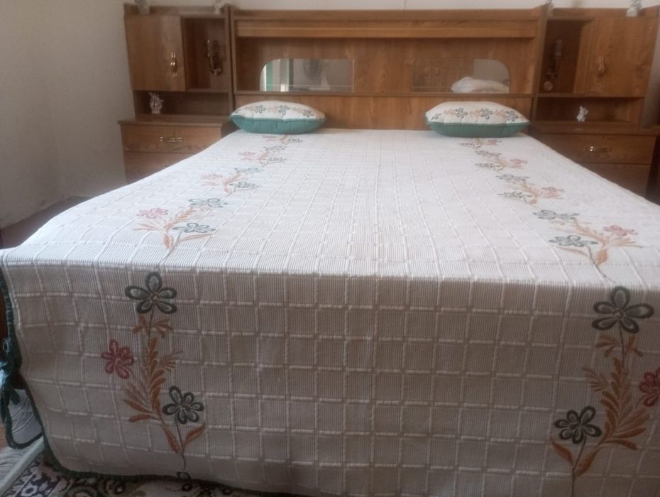 Cama de casal em óptimo estado