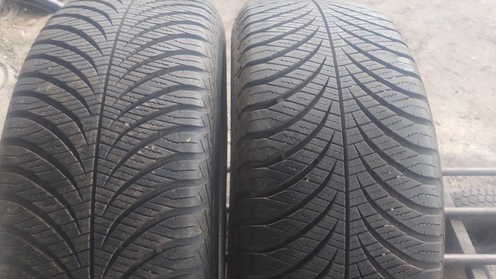 215.55.17 Goodyear Vector 4 seasons