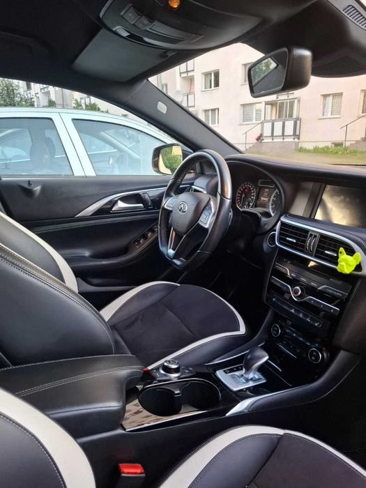 Sprzedam Infiniti Q30S SPORT