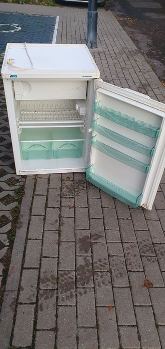 Lodówka z zamrażalnikiem mała podblatowa Polar 84 x 60