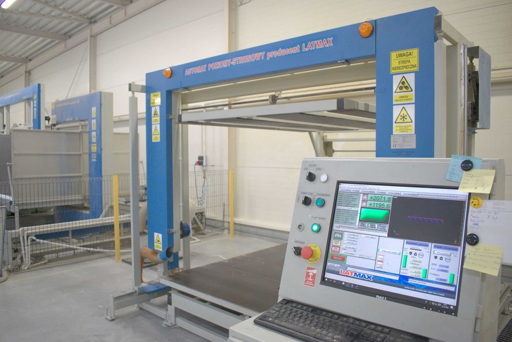 Maszyna do cięcia pianki - automat strunowy.