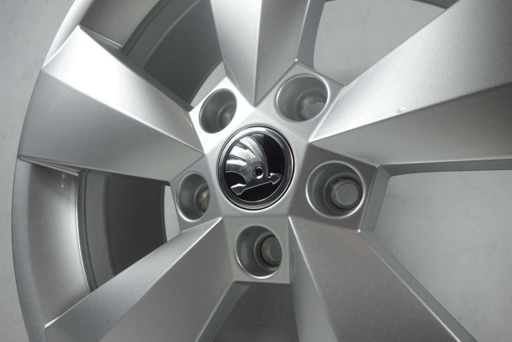 Alufelgi 17" 5x112 Audi Seat Skoda Vw Aiways MG Srebrne 774