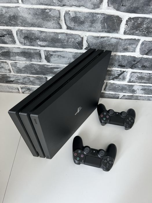 Ps4 Pro 1 tb - 18 игр, 2 джойстика - как Новая