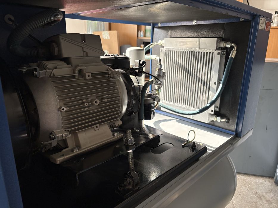 Kompresor śrubowy Airpol K7 7,5kW 10 bar jak nowy