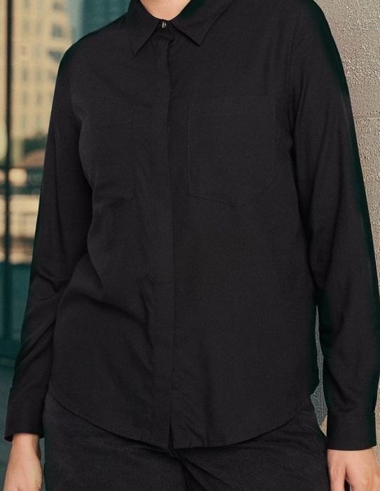 Koszula czarna damska z kieszeniami