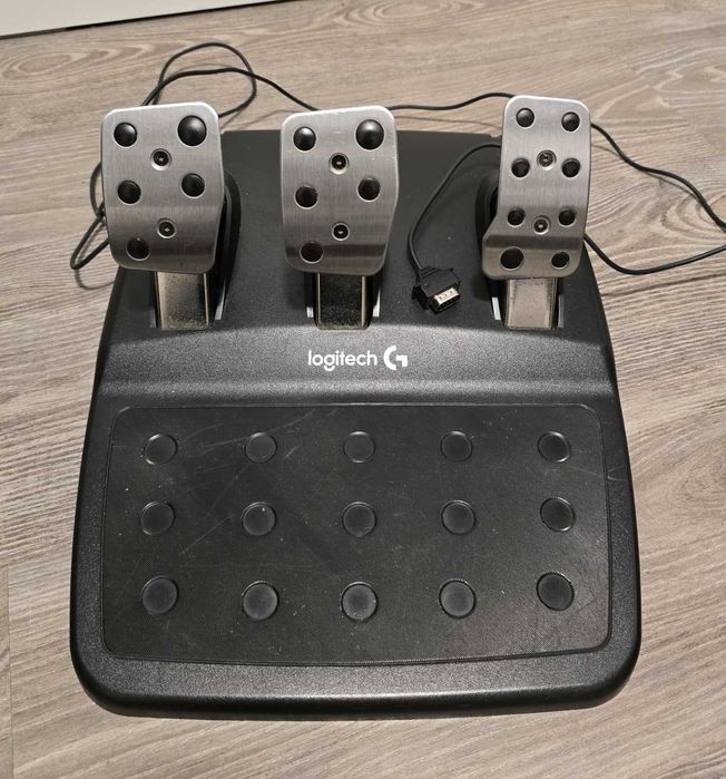 Logitech G29 Driving Force + Shifter (PS5/PS4/PS3/PC)