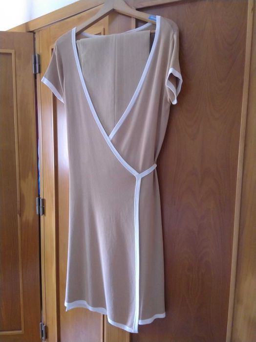 Casaco beje, trespasse.