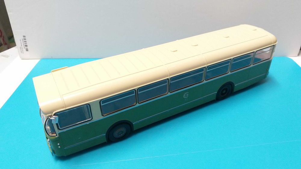 Brossel Leyland 55 Bus Valenciennes-France: Hachette/IXO escala 1/43
