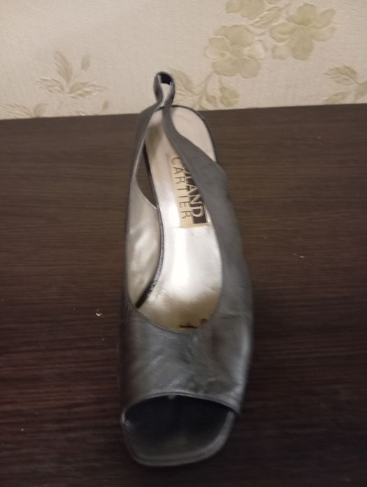 Продам жіноче взуття