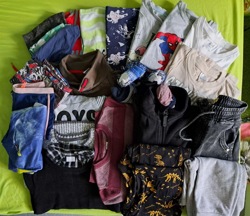 Zestaw paka ubrań r. 128-134 bluzy spodnie