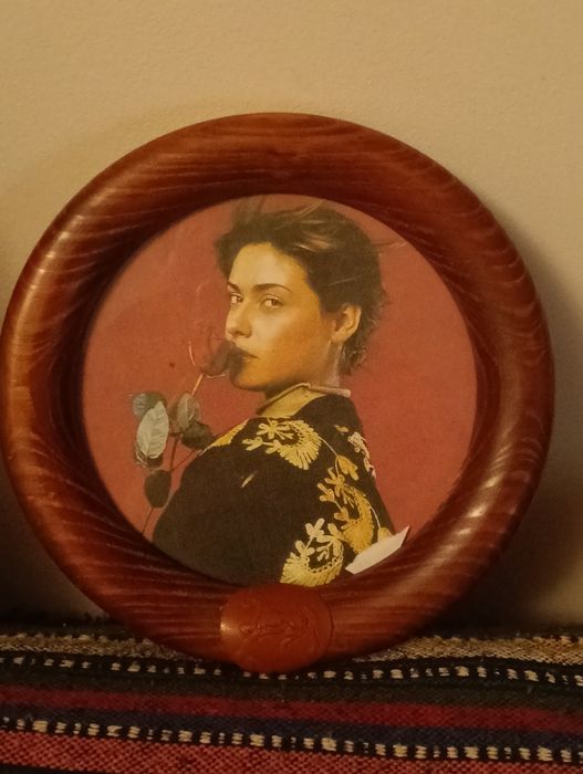 Bela moldura/ porta retratos de madeira ou outros