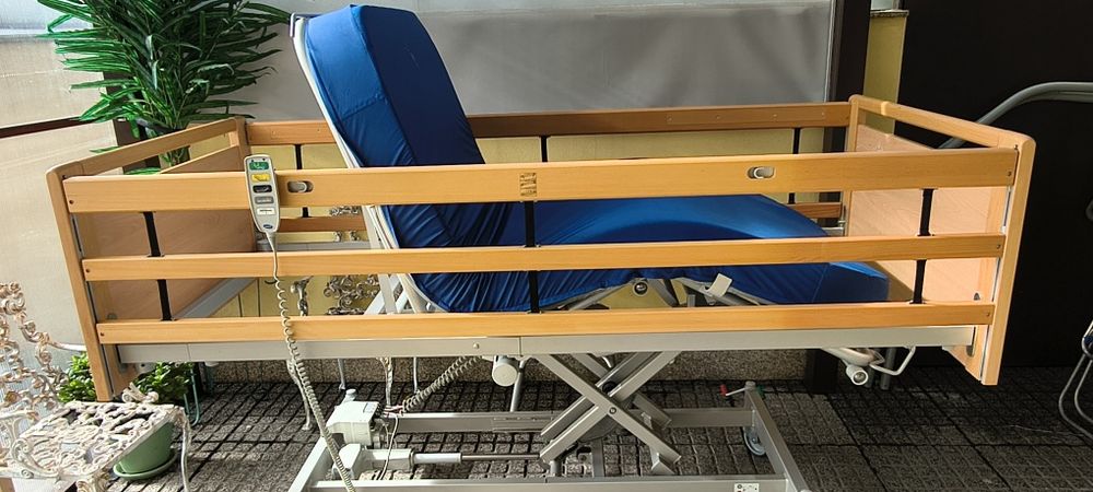 Cama articulada elétrica e elevatória invacare faz cadeirão