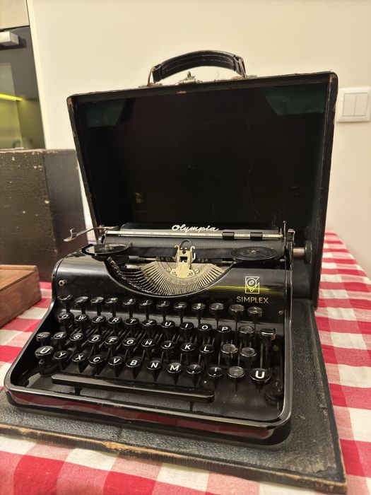 maszyna do pisania  OLYMPIA SIMPLEX
