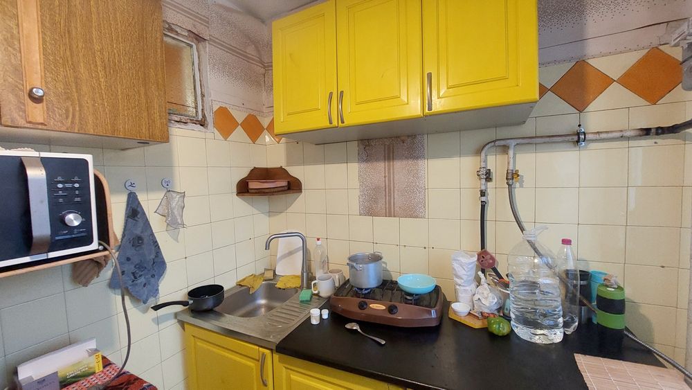 Продам 2-кімнатну квартиру. Вул.Стависька,33.