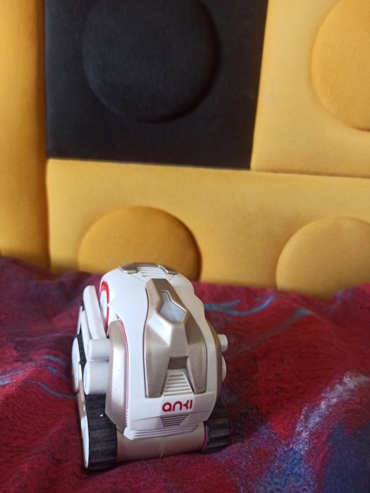 Cozmo inteligentny robocik