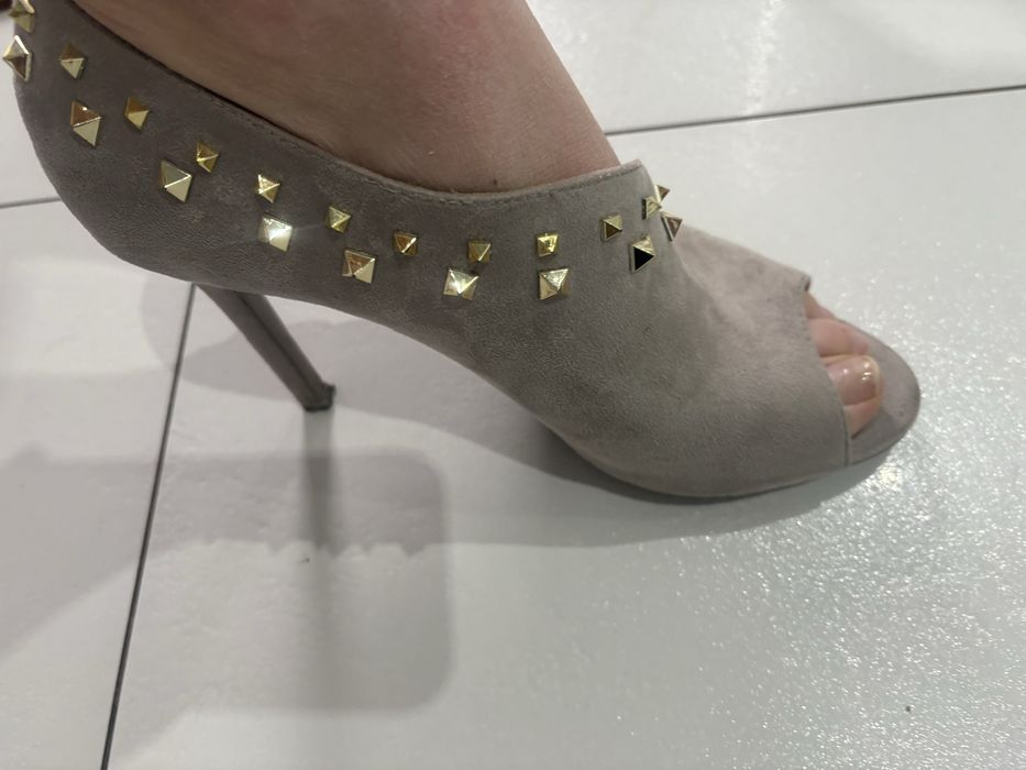 Buty damskie na szpilce 38