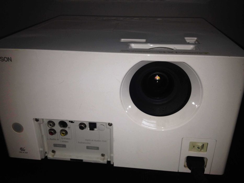 Projector EPSON EMP-TWD1 para reparar ou peças.