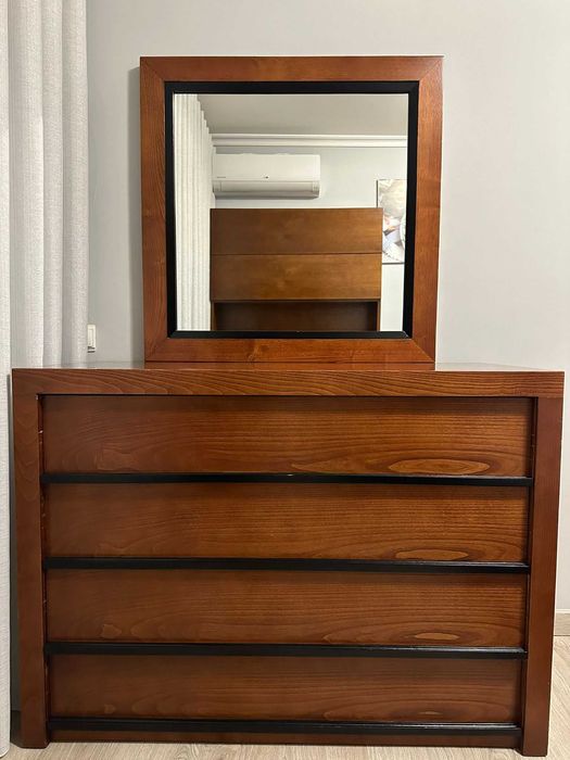 Quarto casal sem roupeiro e sem colchão + secretária c/estante