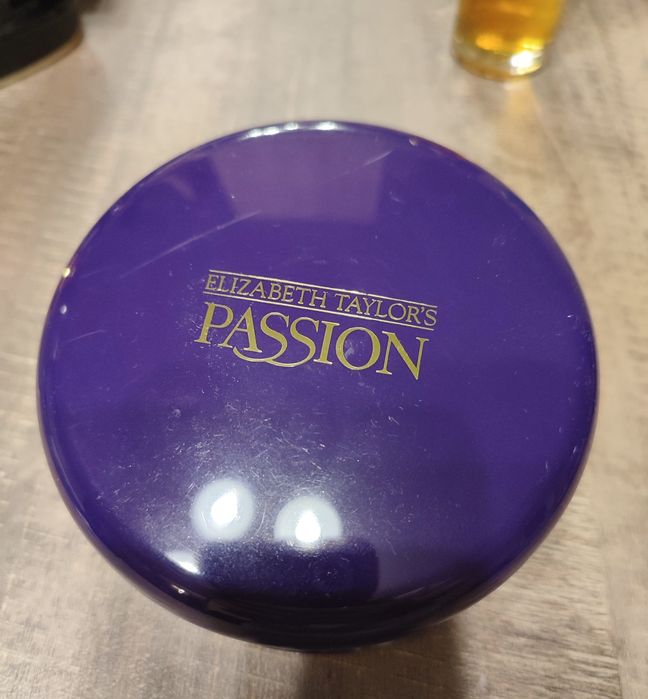 Elizabeth Taylor Passion сяюча пудра для тіла