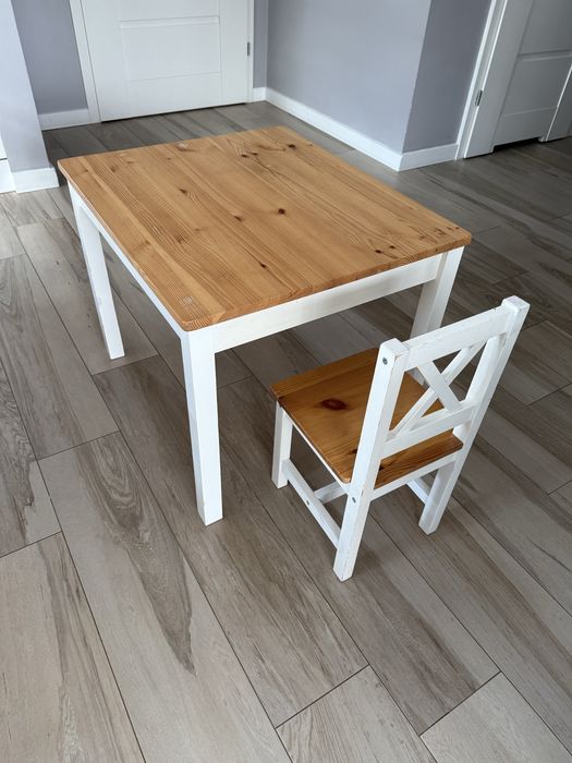 Stolik drewniany dzieciecy