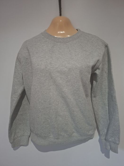 Roxy  Bluza dziewczęca rozmiar 152
Bluza dziewczęca
 rozmiar 152
Stan bardzo dobry 
Długość 55 cm
Paszki 48 x 2 cm
Rekaw 44/50 cm