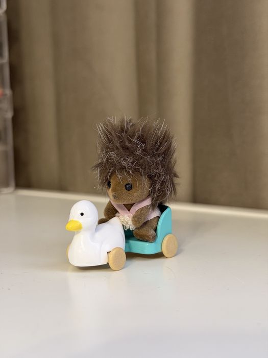 фігурка їжачка Sylvanian Families.