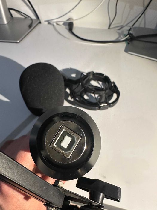 mikrofon pojemnościowy Reinston ze statywem