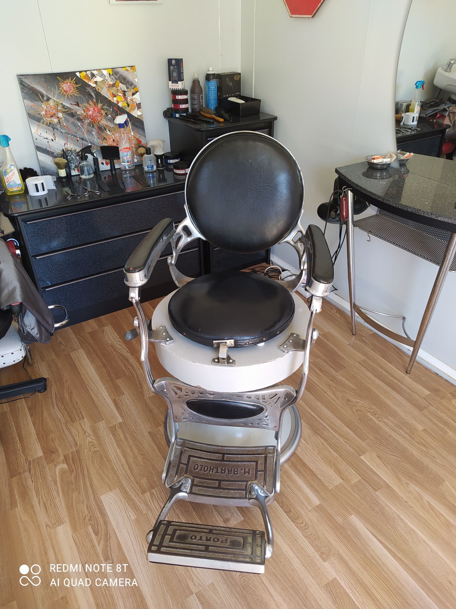 Cadeira De Barbeiro Usada - Móveis - OLX Portugal