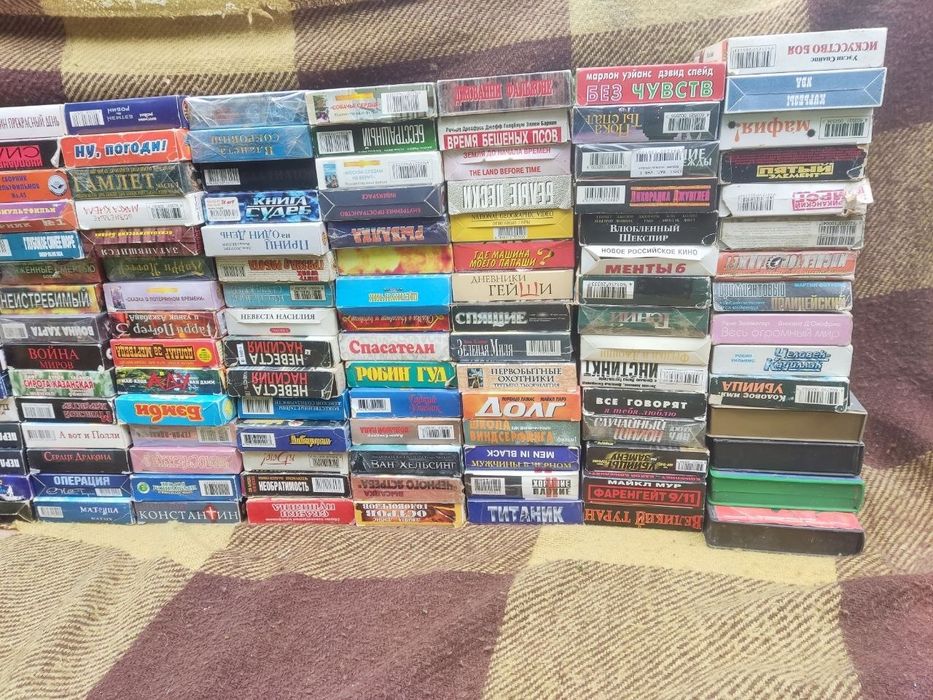 Продаю видеокассеты более 178 штук с разными жанрами формат VHS відеокасети