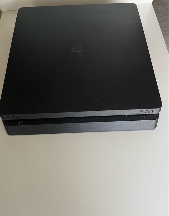 PlayStation 4 em perfeito estado de 1tb